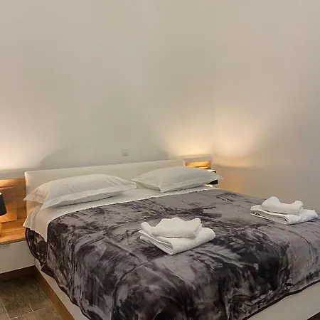 Ruzica Zadar-diklo Ζαντάρ